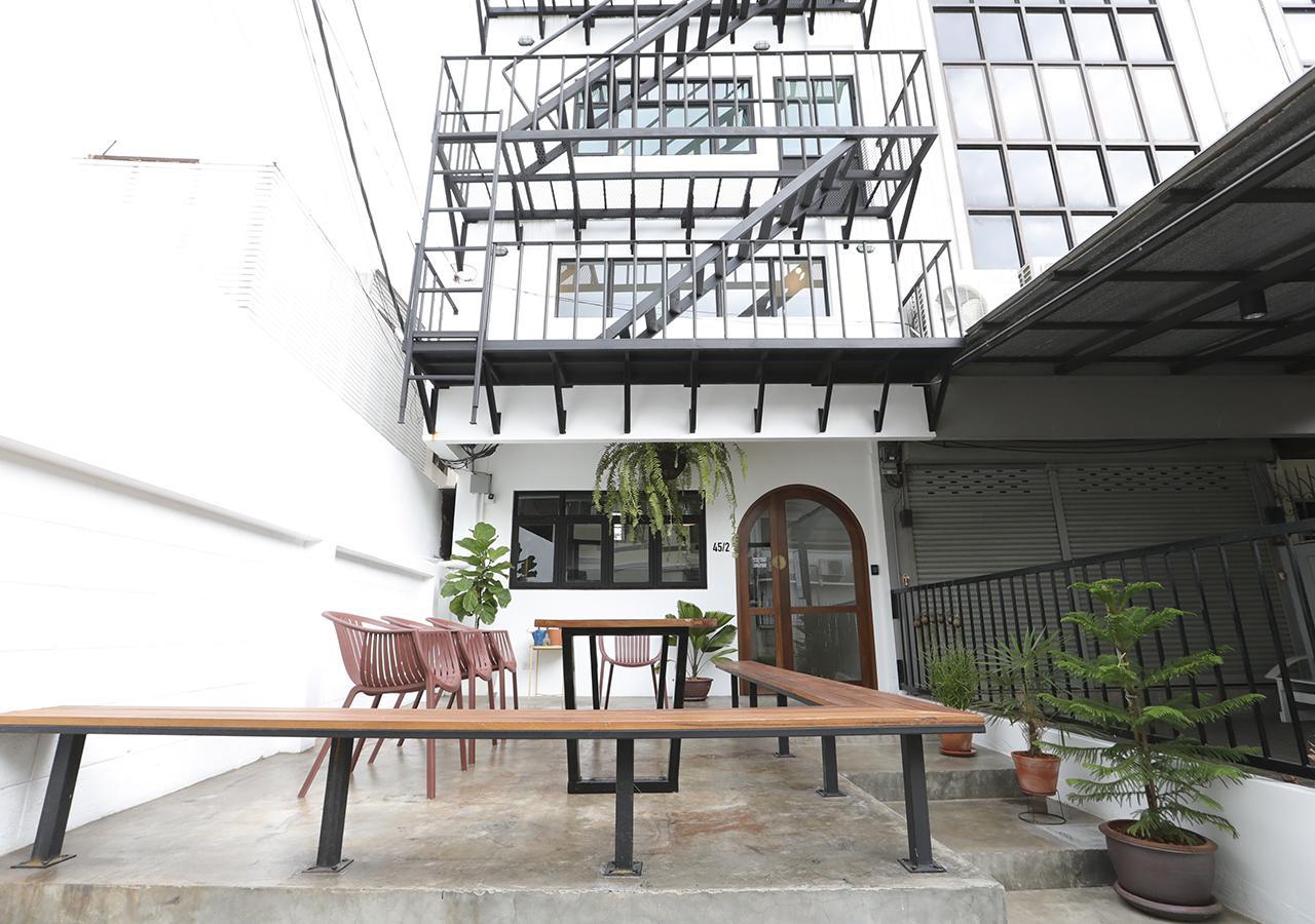 Apartment45 Hostel Bangkok Exterior photo